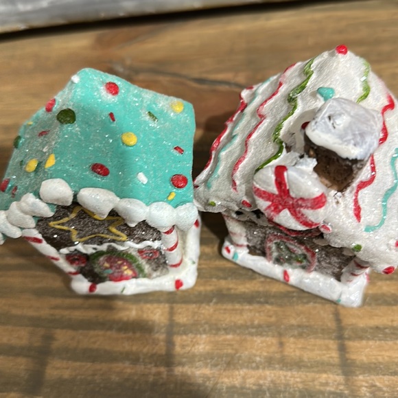 Set of 2 Gingerbread Houses - Picture 8 of 13